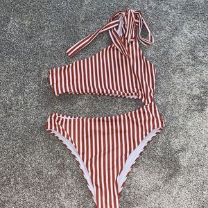 One piece swim